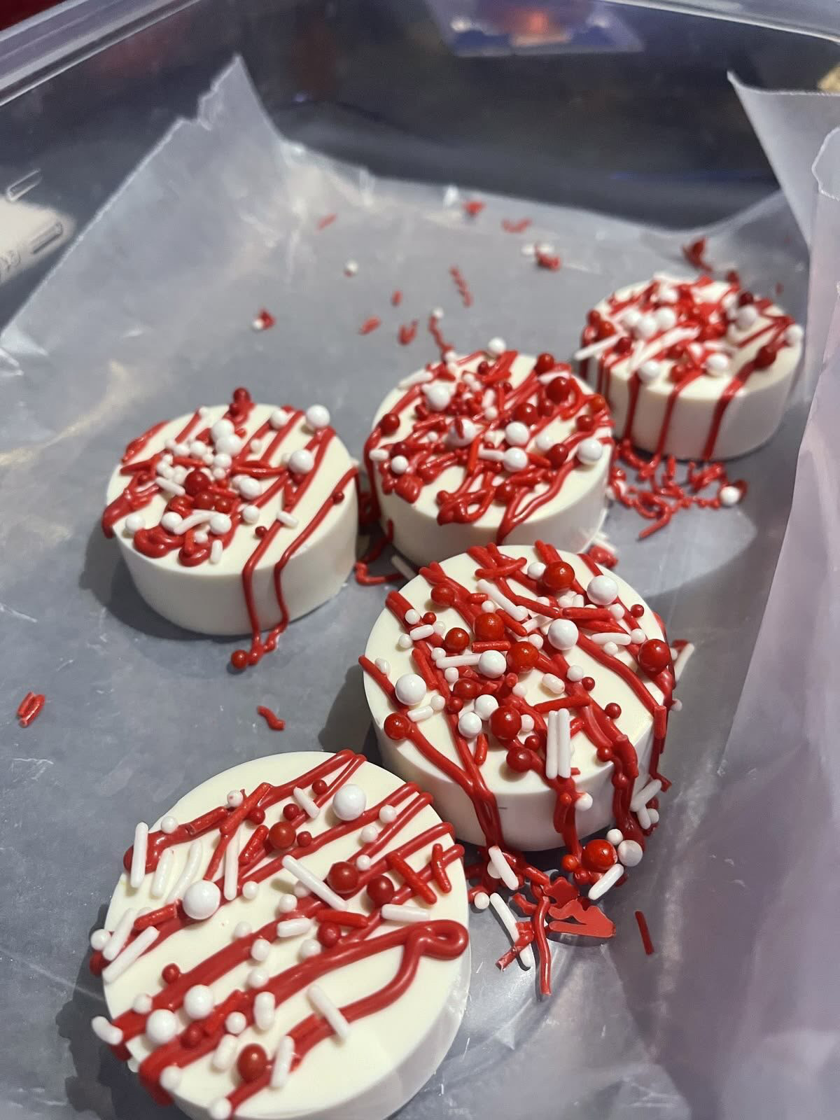 Red velvet drizzle Oreos